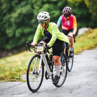 Souvenirs de l’Etape du Tour Femmes 2025 🚵‍♀️🌧️💛

Paraît il que j’ai re signé pour celle des hommes en 2026 🤪 RDV le 19 juillet 2026 💛⛰️

#etapedutour #cyclismefeminin #coldelamadeleine #etapedutourfemmes #etapedutourfemmes2025 #webelieveinwomencycling #womenonbikes #cycling #ilovecycling #etapedutour2026 #veloderoute #passionvélo #cyclismefrance #déniveléaddict
