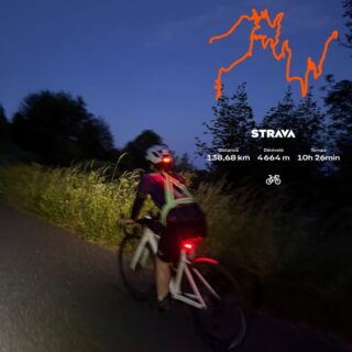 Fêlée du Grand Colombier 🔥🚴♀️ Grand Maître (4 ascensions) ⛰️🤘
Dimanche 21 juin, départ 3h30 d’Artemare pour aller grimper les 4 ascensions du Grand Colombier avec @tricyclegirl 🥰🚴♀️🚴♀️
Au programme, première ascension depuis Artemare (15km à 8,1% dont des passages à +de 20% 😵💫), 2e et 3e ascension depuis Anglefort, car l’ascension depuis Culoz est barrée (15km à 8%) et pour terminer, la dernière ascension depuis Champagne-en-Valmorey (18,5km à 5,2%) 🔥
Une belle journée de vélo comme je les aime : une vue de dingue là-haut sur les Alpes, le Mont Blanc 👑, le lac d’Annecy, celui du Bourget ; de la bouffe ; de la souffrance (bcp avec la chaleur 🥵) ; du partage 🫂
Hâte de la suite ❤️🔥
#cyclismeféminin #grandcolombier #felesdugrandcolombier #webelieveinwomencycling