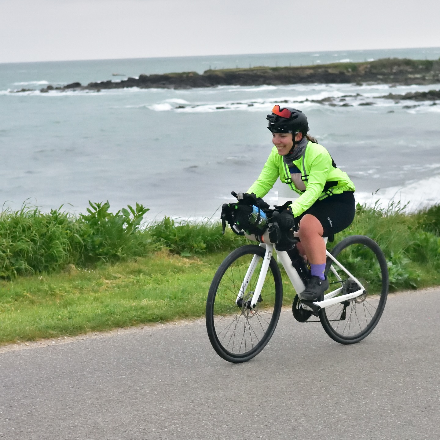 M-2 @bikingman_ultra AURA 🫣🚴‍♀️🎯
1.000km / 18.000 d+, dernière ligne droite 🚵‍♀️

📸 BRM 600 - Tour de la Manche 🌊 | Stéphane Gibon 

#ultracycling #brm600 #tourdelamanche #cyclisme #ultracyclisme #manche #cotentin #nordcotentin #passion #outdoorgirl #outdoorlover #tourdelamancheavelo #cyclingwomen #ultracyclingwomen #bikepacking #voyageavelo